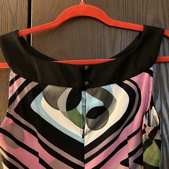 Connected sleeveless multi-colored dress. Size 8P - Picture 7 of 11